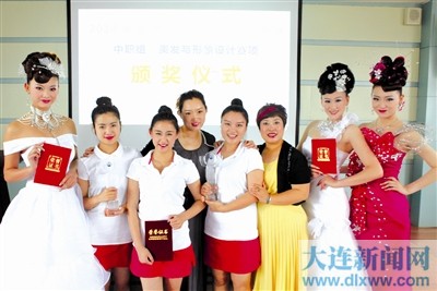 2014年全國職業院校中職組美發與形象設計專業技能大賽，大連女子職專學生任雪娜、丁琳琳、張東奇分獲兩金一銀的佳績，指導教師趙舒琪、于竺平獲評優秀指導教師。